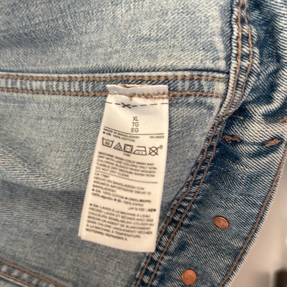 Old Navy Distressed Denim Jean Jacket - Picture 5 of 5